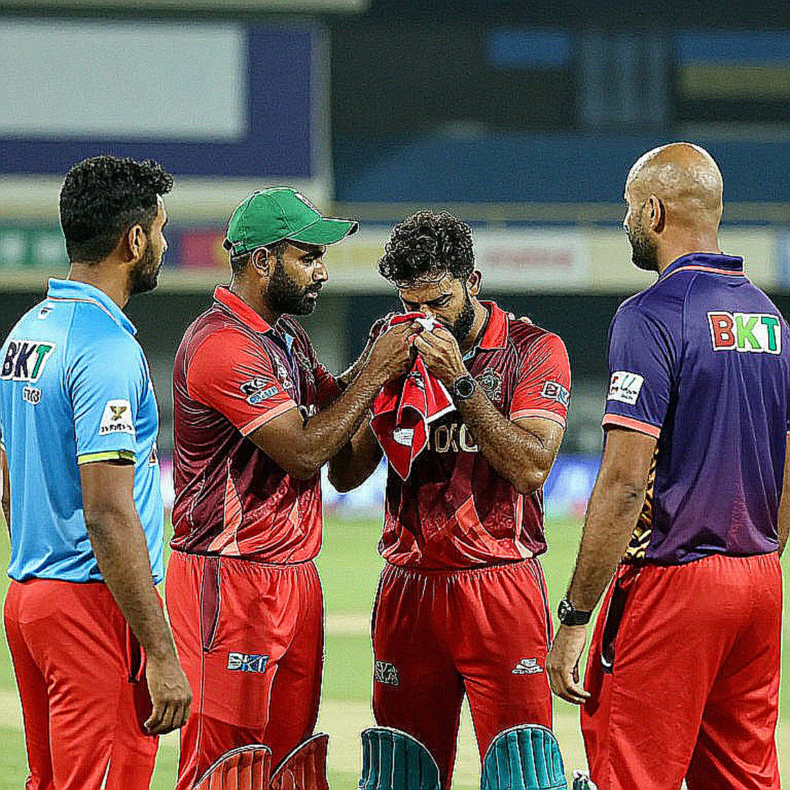 আবাহনীর ভূত: ট্রান্সফার উইন্ডোতে বাংলাদেশি ক্রিকেটের পৃষ্ঠপোষকতা ও পতন আবাহনীর ভূত: ট্রান্সফার উইন্ডোতে বাংলাদেশি ক্রিকেটের পৃষ্ঠপোষকতা ও পতন