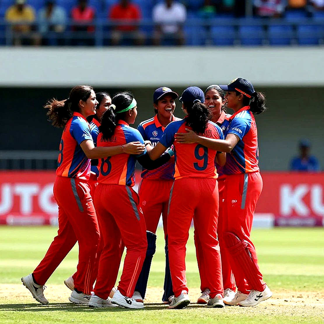 আবাহনীর ভূত: ট্রান্সফার উইন্ডোতে বাংলাদেশি ক্রিকেটের পৃষ্ঠপোষকতা ও পতন আবাহনীর ভূত: ট্রান্সফার উইন্ডোতে বাংলাদেশি ক্রিকেটের পৃষ্ঠপোষকতা ও পতন