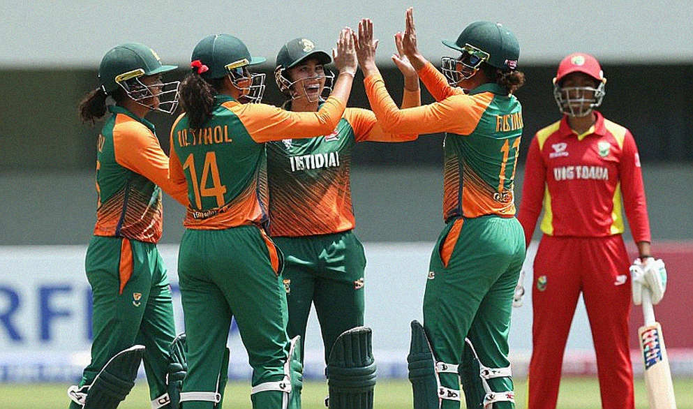 চোদ্দ সেকেন্ড আর একটি খাতা: এশিয়ার ক্রিকেটের নিয়মিত মৌসুম যে সংকেত পাঠায়